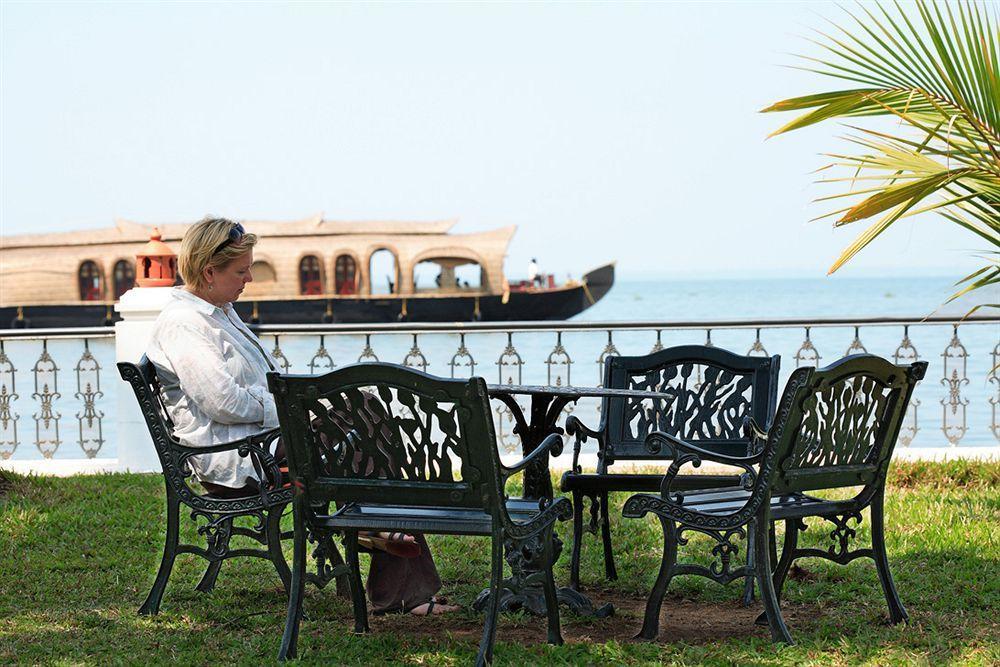 Cocobay Resort Кумараком Ресторант снимка