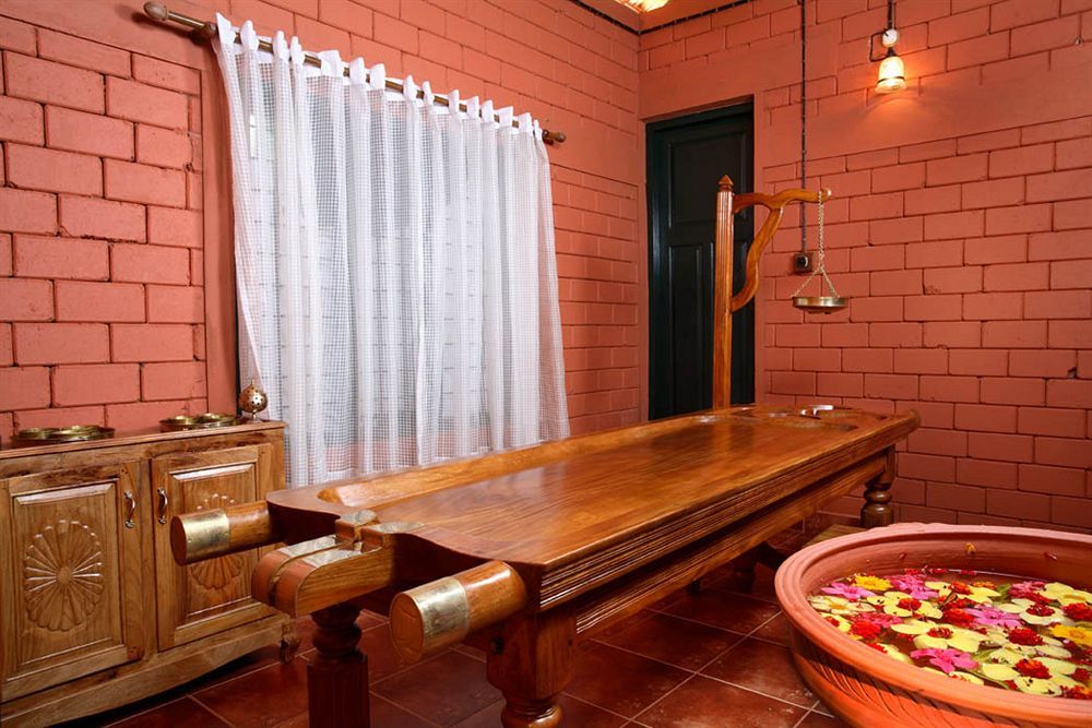 Cocobay Resort Кумараком Съоръжения снимка